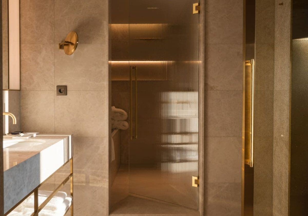 almanac palais vienna - bathroom - 1440 x 738px (5)