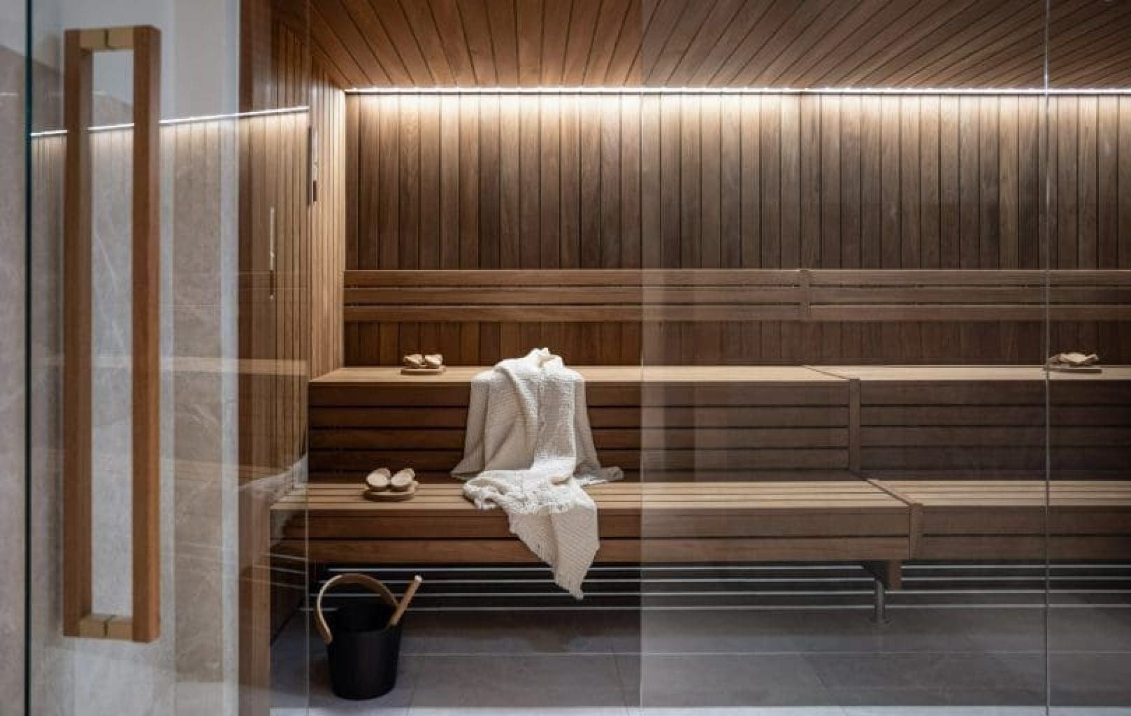 almanac palais vienna - spa - idoor pool - 809px (4)